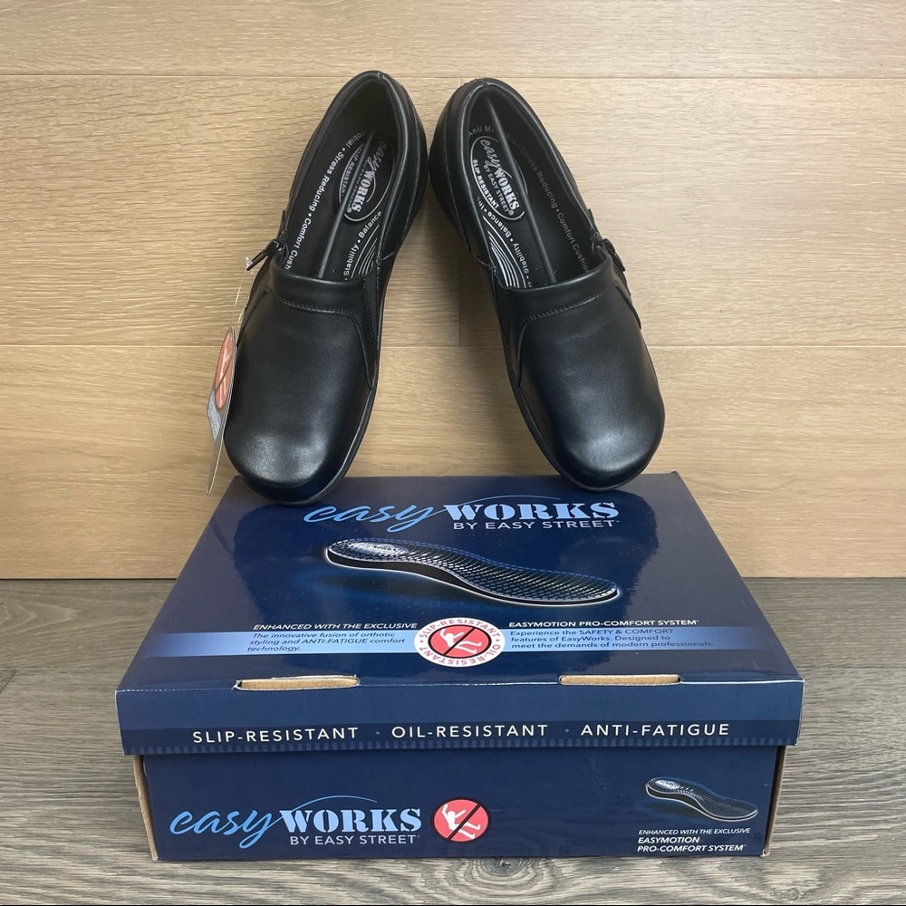 Easy Works by Easy Street Bentley
Women's Slip Resistant Work Shoe NWB!
